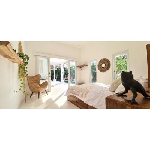 Dolce Blanco - 3BR Pool Villa in Canggu