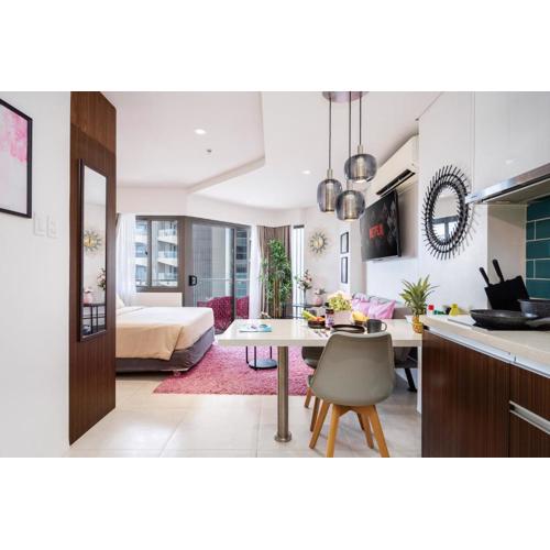 Dominiks pink dream Studio Balcony Ocean View Balcony Fast-Wifi at Tambuli Resort High Floor