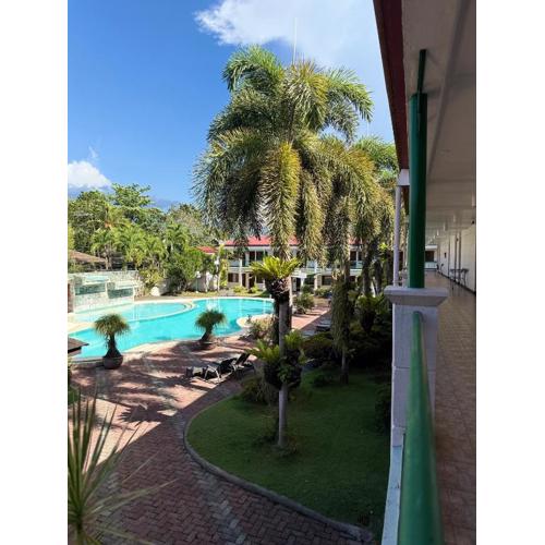 Dottie's Place Hotel & Restaurant