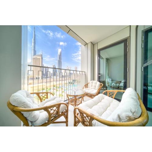 Downtown - 2BR Apartment with Burj Khalifa View
