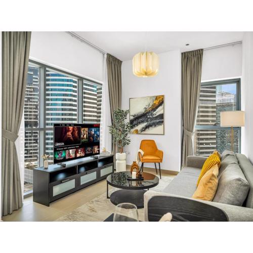 Downtown 1BR Pool with Burj Khalifa View Near Dubai Mall