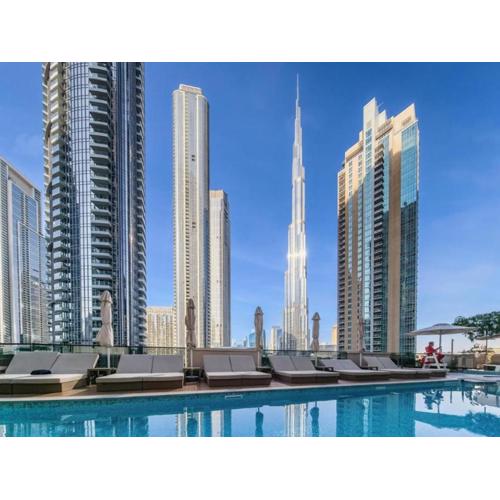 Downtown 2 Bed with Poolside Burj Khalifa View