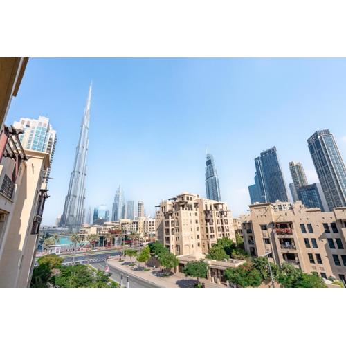 Downtown 2BR with Iconic Burj Khalifa Views