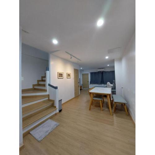 Downtown Entire House - Mae Moli