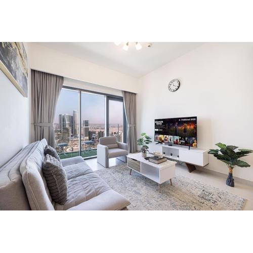 Downtown Luxurious 1BR Near Dubai Mall and Fountain