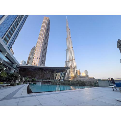Downtown Luxury - Elegant 1-Bedroom Apartment - 5 Minutes Walk to Dubai Mall