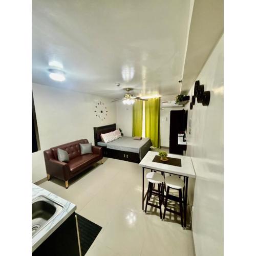 Dracarys 1 Condo Stay with pool balcony & kitchen