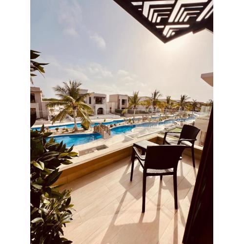 Dream Apartment - Near Beach with Pool View & WiFi