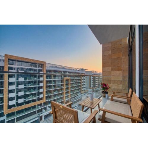 Dream Inn - 2 Bedroom Apartment with Balcony & Pool Access, Azizi Riviera