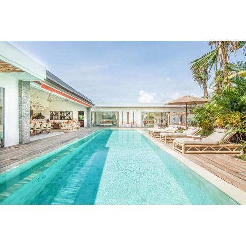 Dreamy 5br Haven, 200m To Berawa's Blissful Beach