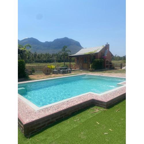 Driftwood and Jolie cottages