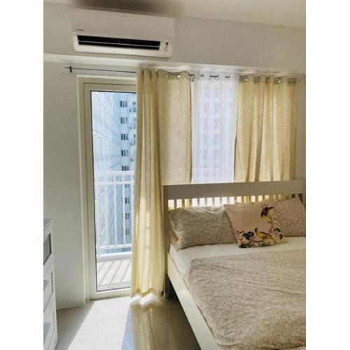 Dtravellers Home 2 at SHORE 1 TOWER C (Near MOA)