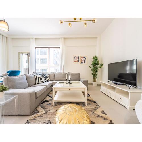 Dubai Creek Gem, Stylish Condo With Two Balconies