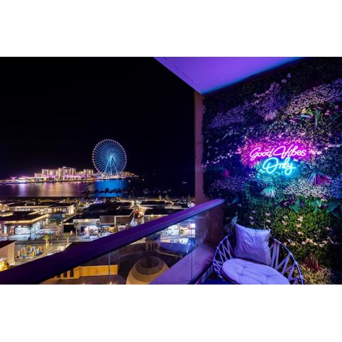 Dubai Eye & Sunset Views, direct Beach Access with Gym&Pool