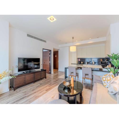 Dubai Marina Luxury Lifestyle - Sun Sand & Views