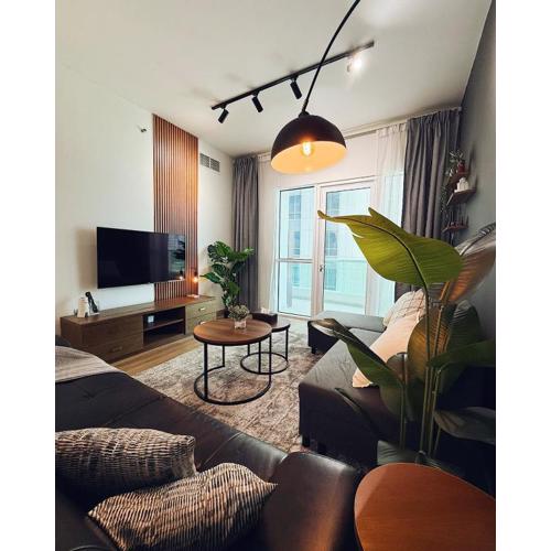 Dubai Marina Modern 1 Bedroom Apartment steps to tram & Marina Walk