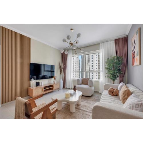Dubai Marina Promenade 1BR Apartment with Pool near JBR