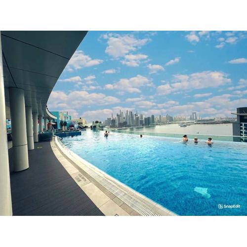 Dubai Palm Jumeirah - Free Infiniti Pool and Private Beach