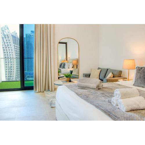 Dubai Skyline Retreat with Burj Khalifa View