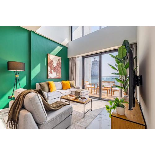 Duplex - 5 min walk from Cleveland, ADGM & Galleria Mall - 3BDR - Maryah Island & ADGM - Huge Balcony - Full Canal & City Views - Perfect for Families & Groups