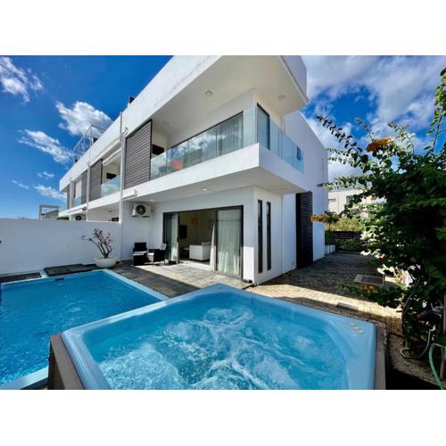 Duplex - piscine, jacuzzi & vues