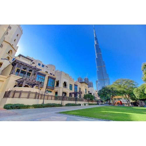 Durrani Homes - Unique Garden Apt at Souk Al Bahar besides Dubai Mall & Burjkhalifa with private jaccuzi