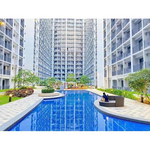 E & R Staycation Condotel near Mall of Asia