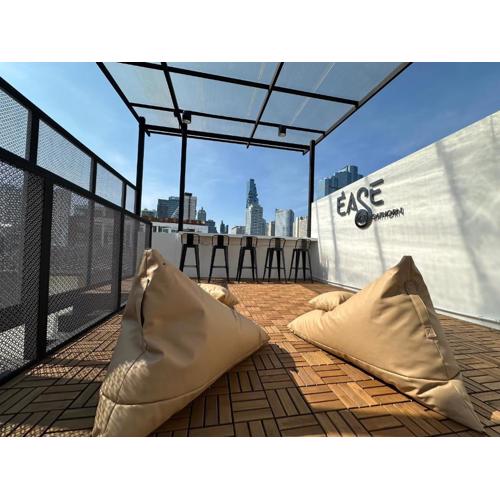 Ease at Sathorn Hostel and Coworking Space