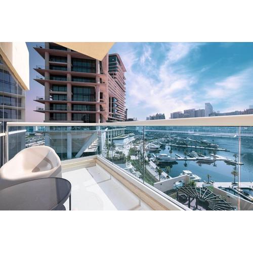 EaseMyTrip - Prime Business Bay Apt with Canal and Marina Views