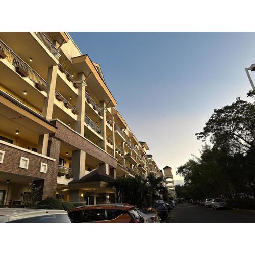 East Ortigas Mansions by MA