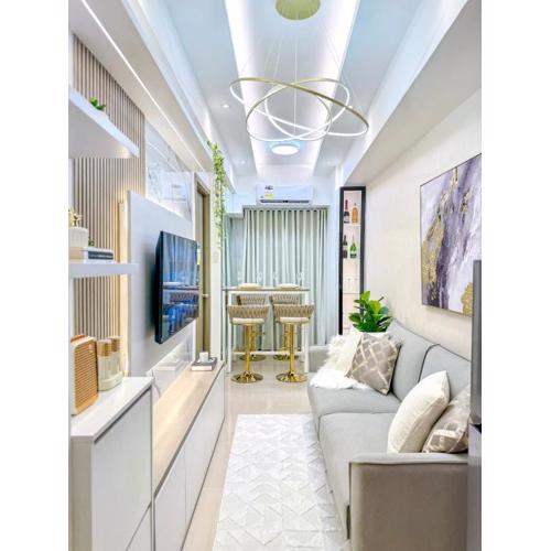 Eastovia Suites city center condo with pool at Fame