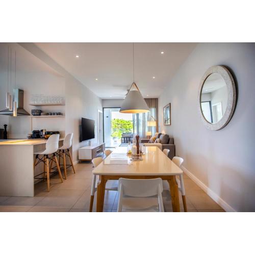 Easy Walk to Stunning La Preneuse Beach - Modern 3 Bedroom Apartment