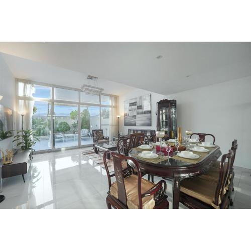 EasyGo-Elavated Urban Living Stylish 3Bedroom townhouse