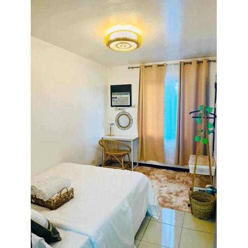 Eclectic Haven at Urban Deca Homes - 2 bedroom micro unit near SM City , IT Park & Ayala Mall - N0 PARKING