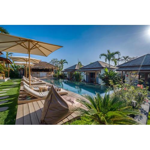 EHOA NYANYI BEACH Boutique Hotel - In front of entrance to NUANU