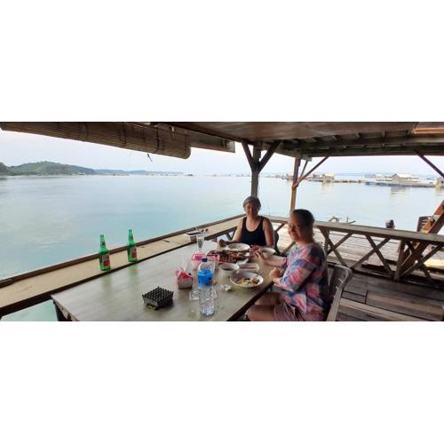 Ekas beach floating Homestay and resraurant