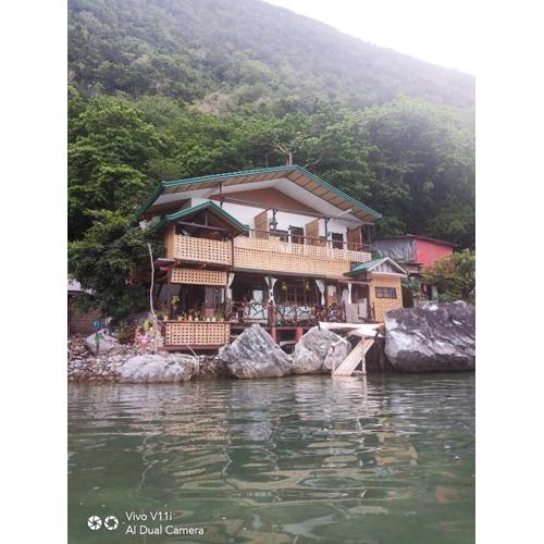 El Gordo's Seaside Adventure Lodge