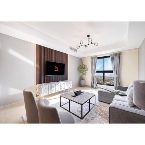 Elegant 1-Bed Waterfront Living