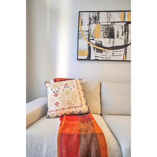 Elegant 1-BR Near Burj Khalifa