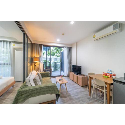 Elegant 1BR Garden-View Condo - The Deck Patong