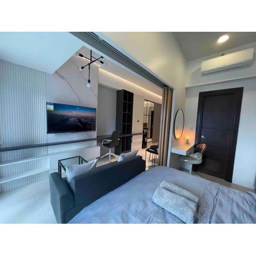 Elegant 1BR Uptown Parksuites BGC 200mbps/ Smart TV