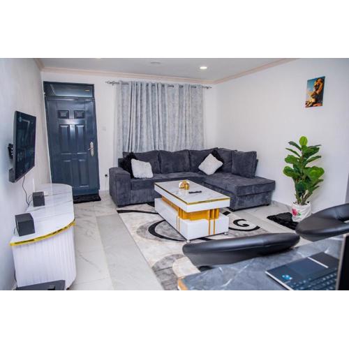 Elegant 2-BD -Scenic Views & Central Location