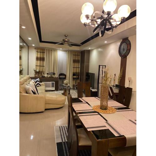 Elegant 2BR, 2 BA Suite Beside Eastwood Mall