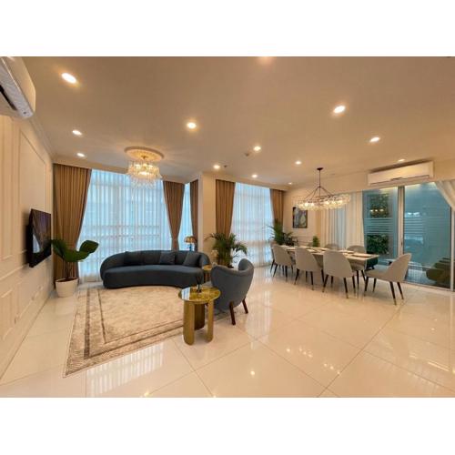 Elegant 4BR penthouse in BGC