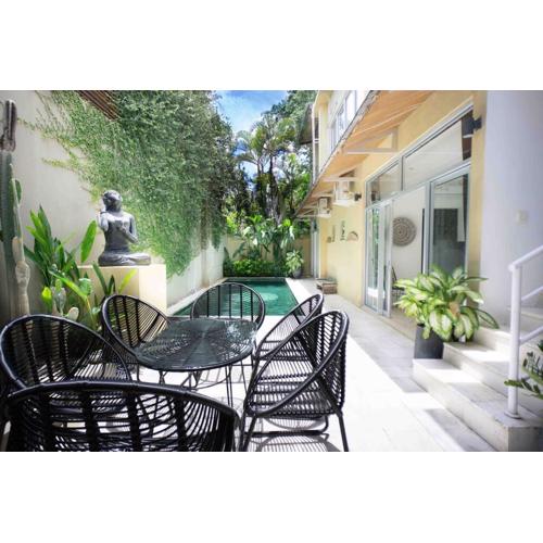 Elegant 5 Bdr villa in the heart of Seminyak