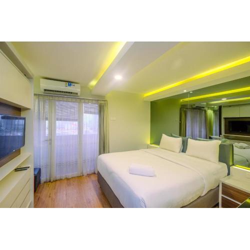 Elegant and Comfy Studio Amethyst Apartment By Travelio