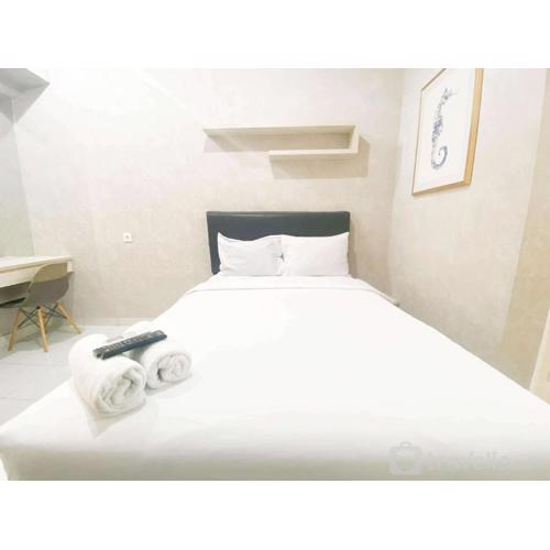 Elegant and Homey Studio at Amartha View Apartment By Travelio