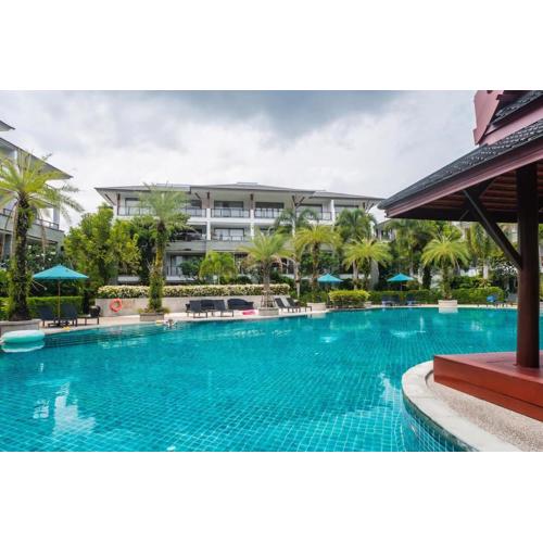 Elegant Beachfront 3BR Condo at Pearl of Naithon