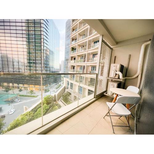 Elegant BGC Condo Across Mitsukoshi Mall #upt27p