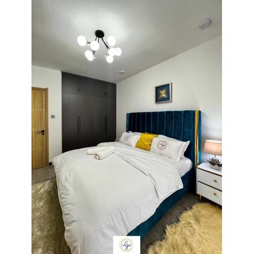 Elegant classy apartment with swimming pool ,fully equipped gym ,child play area and close proximity to shopping malls and great breathtaking views